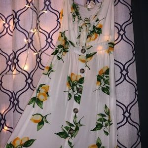 White dress with lemons